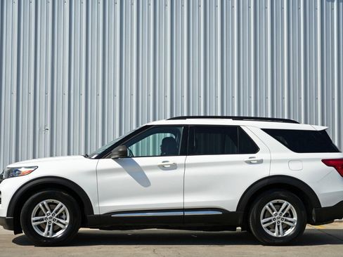 Used 2020 Ford Explorer XLT w/ Equipment Group 202A image 8