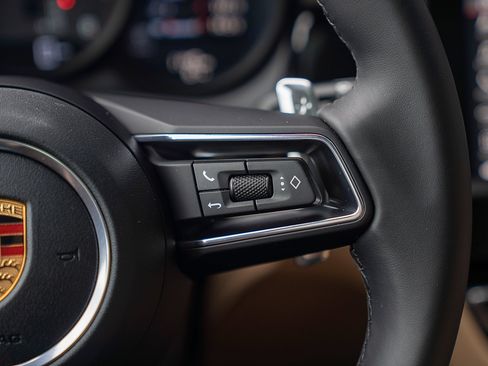 Certified 2026 Porsche Macan AWD/4WD image 8