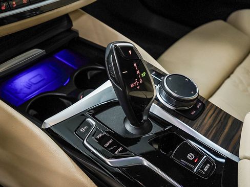 Certified 2022 BMW 530i w/ Premium Package image 22