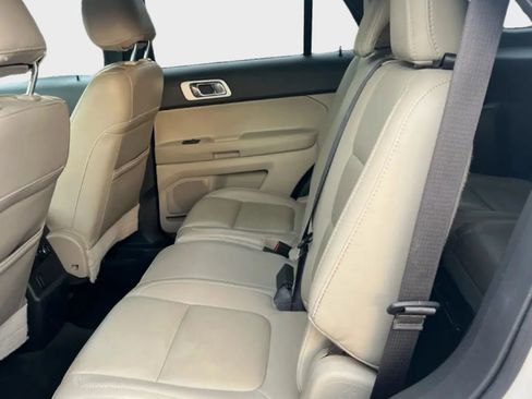 Used 2014 Ford Explorer XLT w/ Equipment Group 202A AWD/4WD image 10