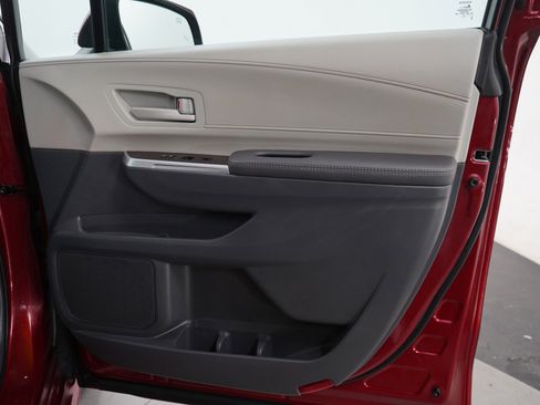 Used 2024 Toyota Sienna LE image 10