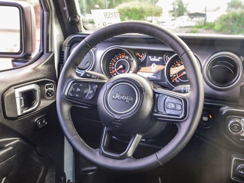 Used 2023 Jeep Gladiator Sport image 18