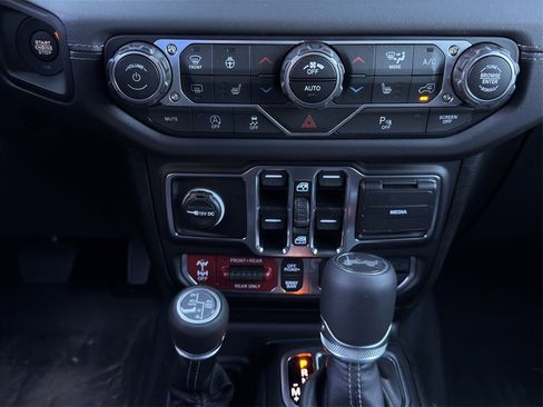 New 2025 Jeep Wrangler Unlimited Rubicon image 16