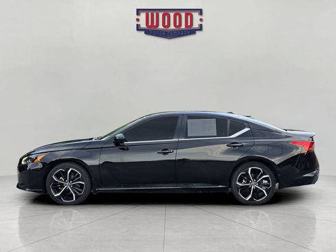 Used 2023 Nissan Altima 2.5 SR w/ SR Premium Package FWD image 4