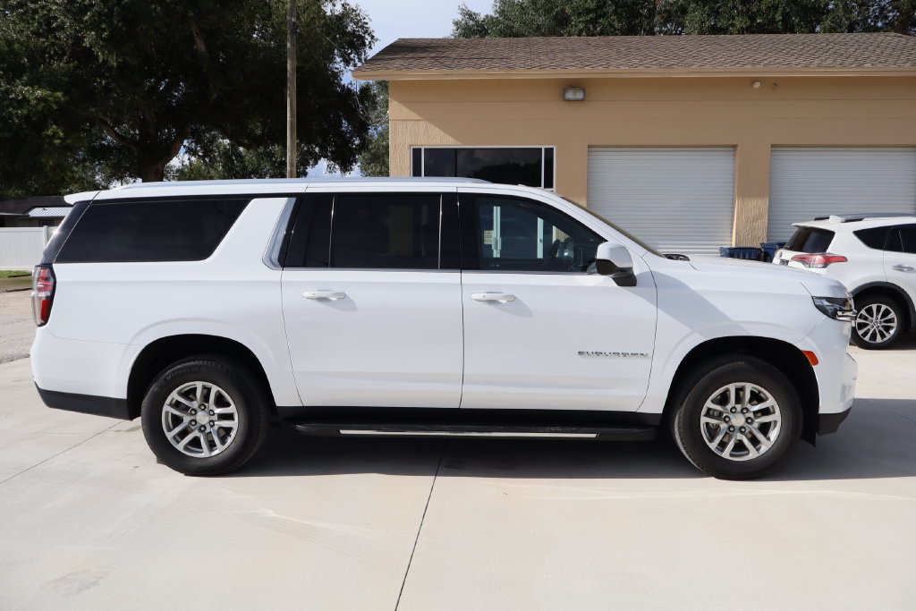 Certified 2024 Chevrolet Suburban LT RWD image 10