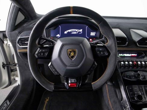Used 2018 Lamborghini Huracan Performante image 17