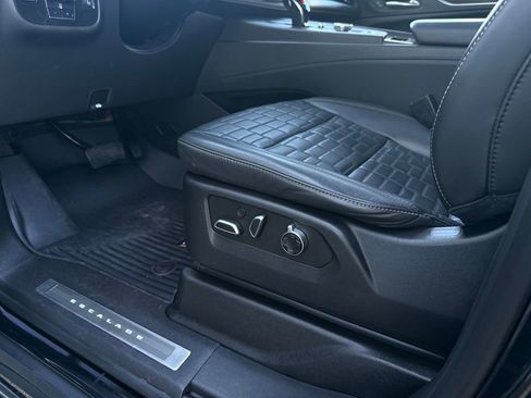 Used 2022 Cadillac Escalade Sport Platinum AWD/4WD image 19