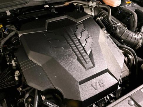 Used 2024 Kia Carnival LX image 32