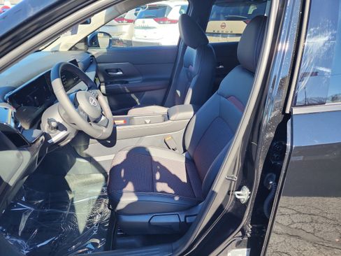 New 2026 Nissan Kicks SR w/ Cold Weather Package image 11