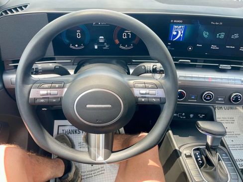 Used 2025 Hyundai Kona SE FWD image 13