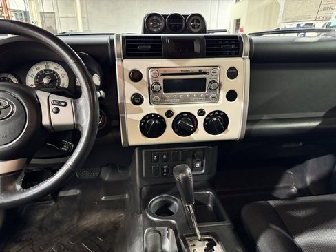 Used 2011 Toyota FJ Cruiser 2WD image 14