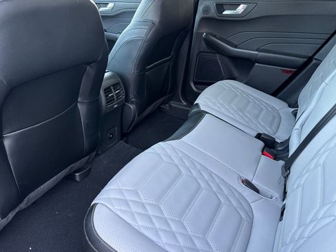 Used 2024 Ford Escape SE w/ PHEV Premium Package image 12