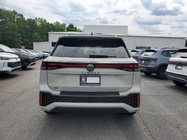 New 2026 Volkswagen Tiguan SE R-Line FWD image 5