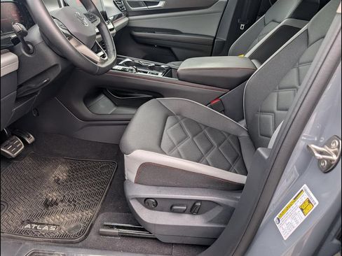 Certified 2025 Volkswagen Atlas Peak Edition SE AWD/4WD image 11