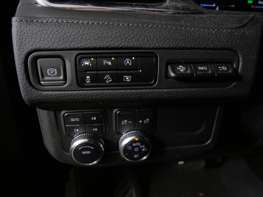 Used 2023 GMC Yukon XL Denali AWD/4WD image 14
