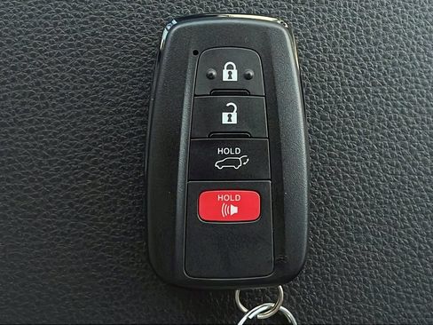 Used 2025 Toyota RAV4 XLE w/ Convenience Package AWD/4WD image 27
