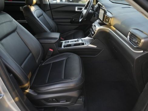 Used 2022 Ford Explorer XLT w/ Equipment Group 202A image 18