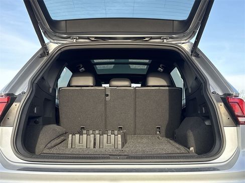 Used 2022 Volkswagen Tiguan SE R-Line image 21