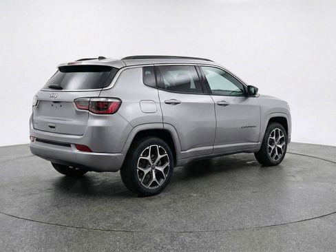 Used 2025 Jeep Compass Limited image 9