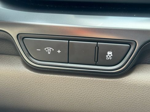 Used 2025 Kia Carnival FWD image 30