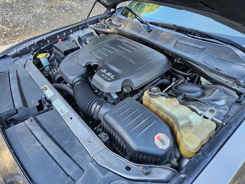 Used 2013 Dodge Challenger SXT image 29