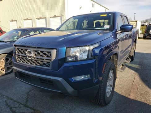 Used 2023 Nissan Frontier SV w/ SV Convenience Package image 2