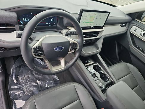 Used 2025 Ford Explorer Active w/ Active Comfort Package AWD/4WD image 16