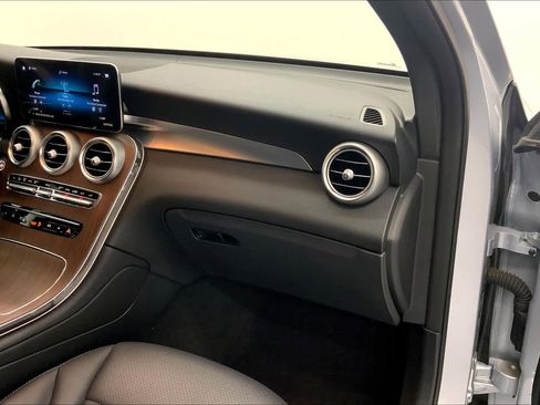 Used 2022 Mercedes-Benz GLC 300 image 17