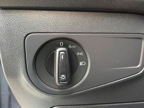 Used 2021 Volkswagen Tiguan S image 11