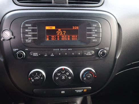 Used 2015 Kia Soul + image 22