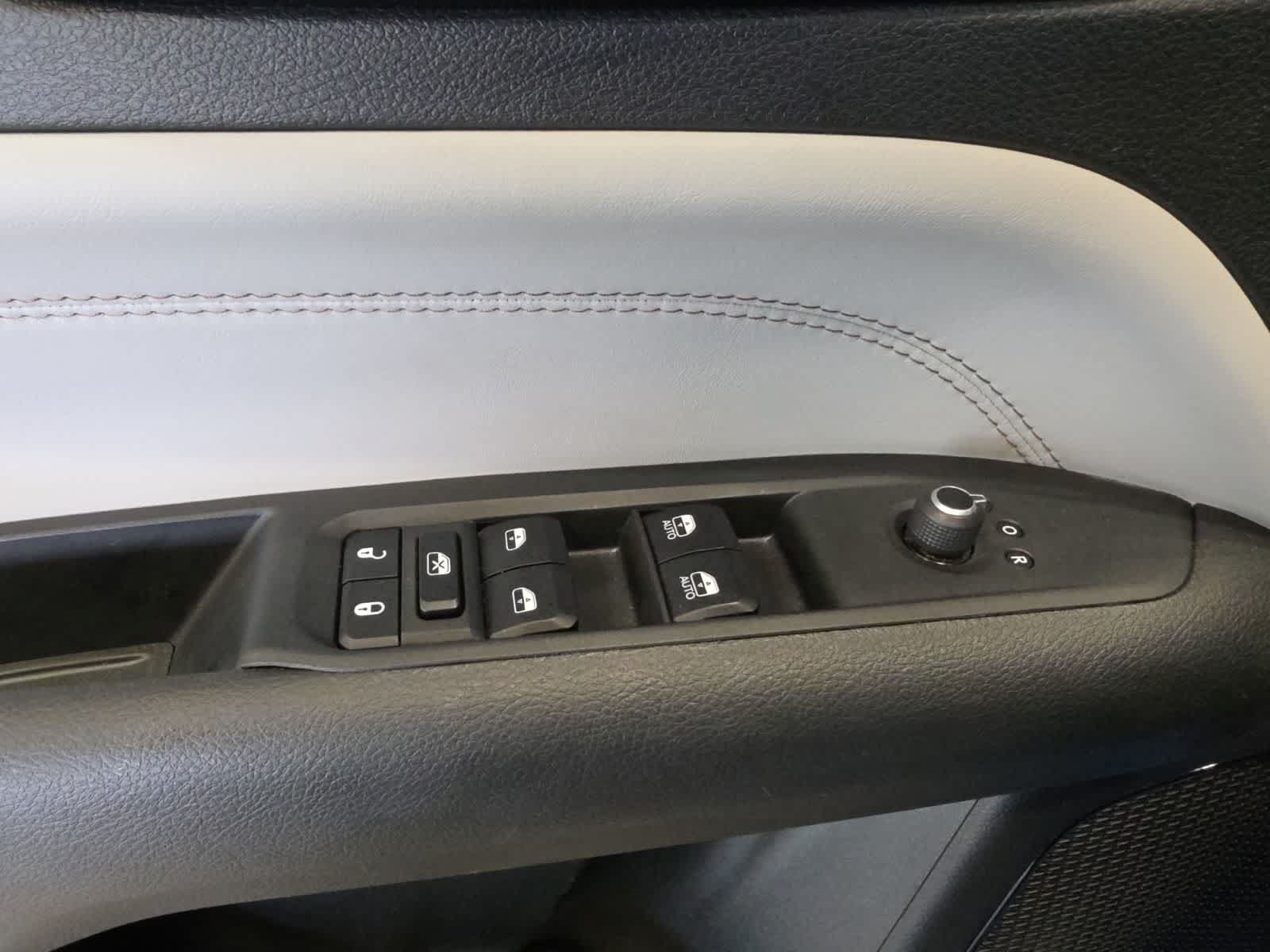 Used 2025 Jeep Compass Limited AWD/4WD image 25