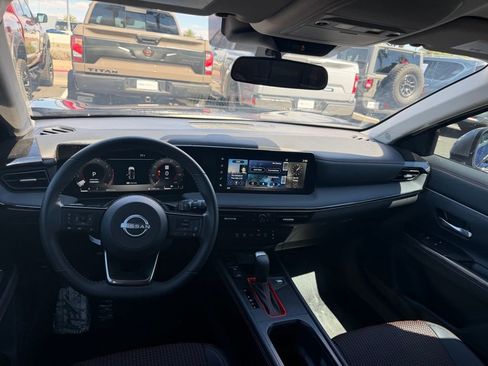 Used 2025 Nissan Kicks SR image 10