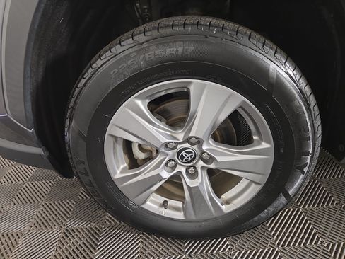 Used 2022 Toyota RAV4 LE AWD/4WD image 34
