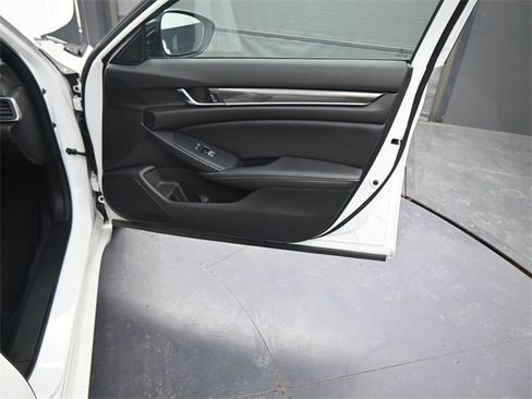 Used 2022 Honda Accord Sport image 11