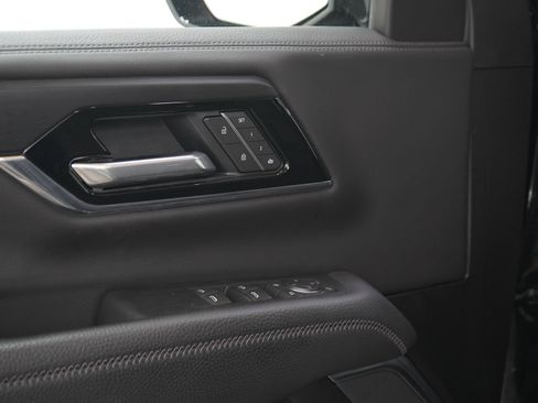 Used 2025 GMC Yukon XL Denali AWD/4WD image 23
