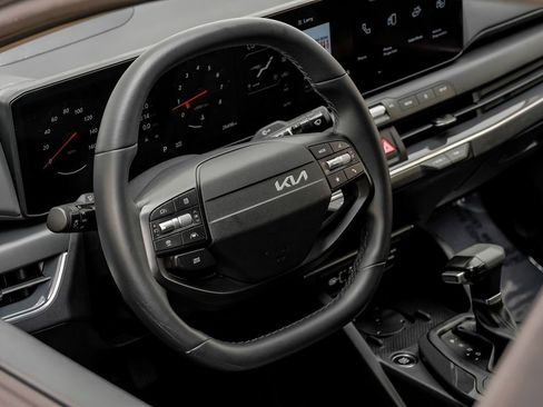 Used 2025 Kia K4 EX image 13