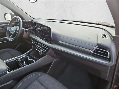 Used 2024 Chevrolet Traverse LT image 23