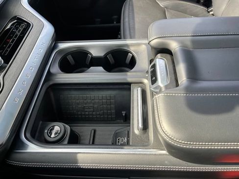 Used 2025 Ford Expedition Max Platinum AWD/4WD image 23