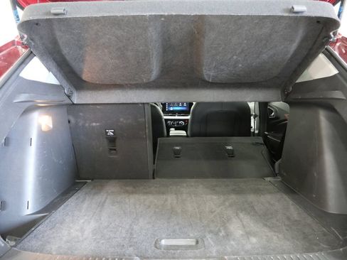 Used 2025 Chevrolet Trax LT FWD image 25
