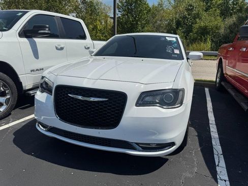 Used 2019 Chrysler 300 S RWD image 2