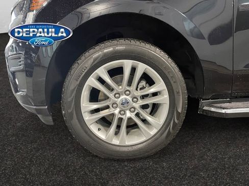 Used 2022 Ford Expedition XLT image 18