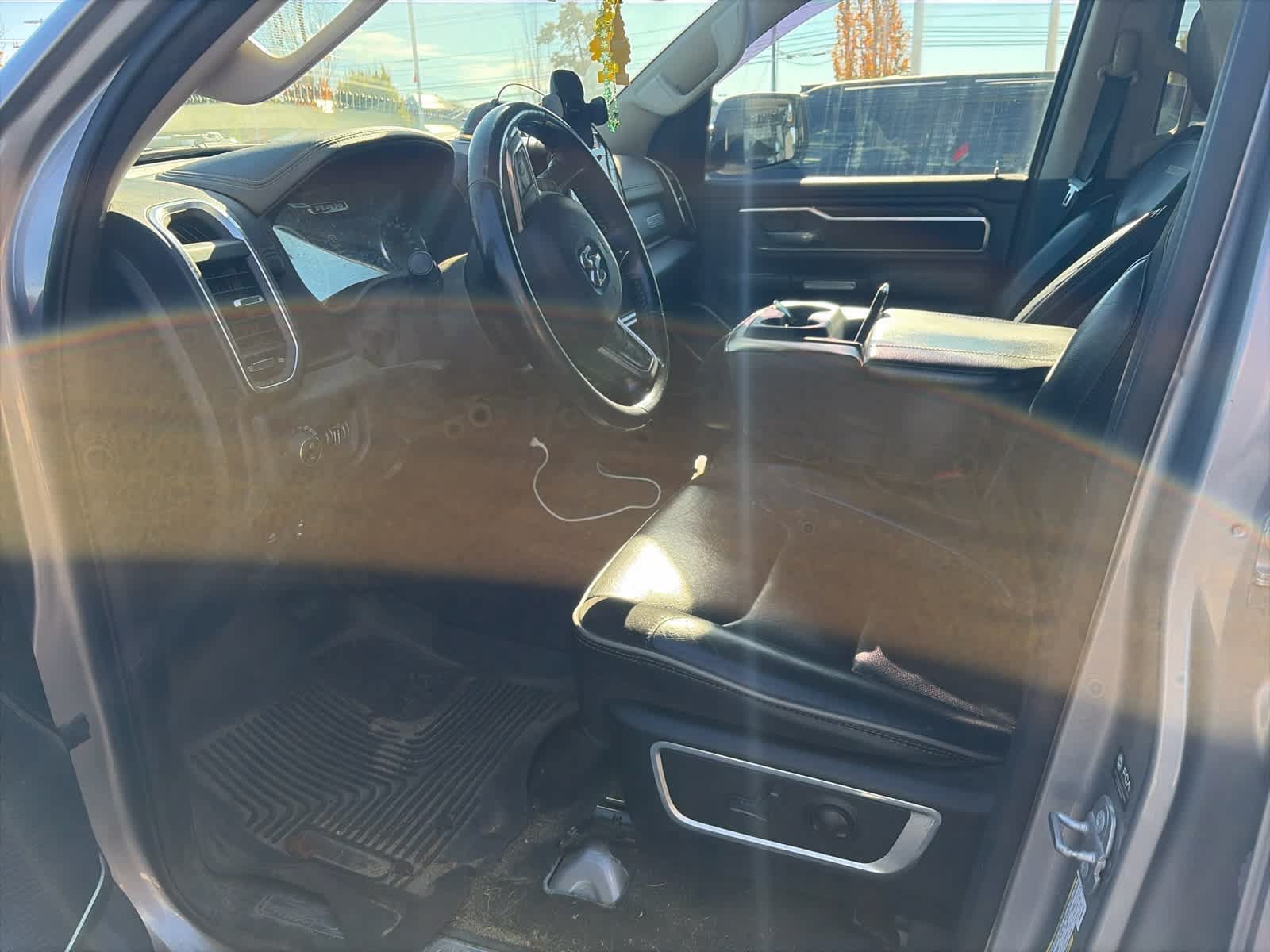 Used 2022 RAM 1500 Laramie AWD/4WD image 2