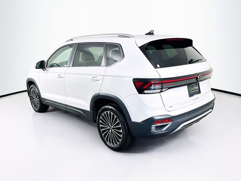 Used 2025 Volkswagen Taos SE FWD image 5