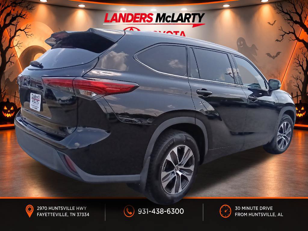 Used 2022 Toyota Highlander XLE AWD/4WD image 3