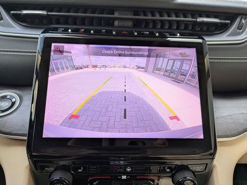 Used 2022 Jeep Grand Cherokee Limited w/ MOPAR Finishing Package RWD image 20