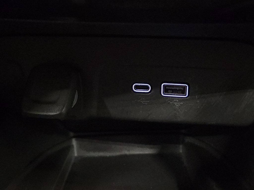 Used 2024 Chevrolet Trax RS w/ Sunroof Package FWD image 22