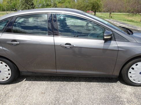 Used 2014 Ford Focus SE w/ SE Winter Package FWD image 30