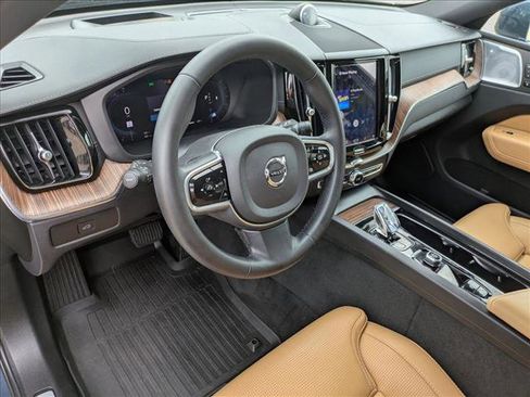 Used 2023 Volvo XC60 B5 Ultimate image 10