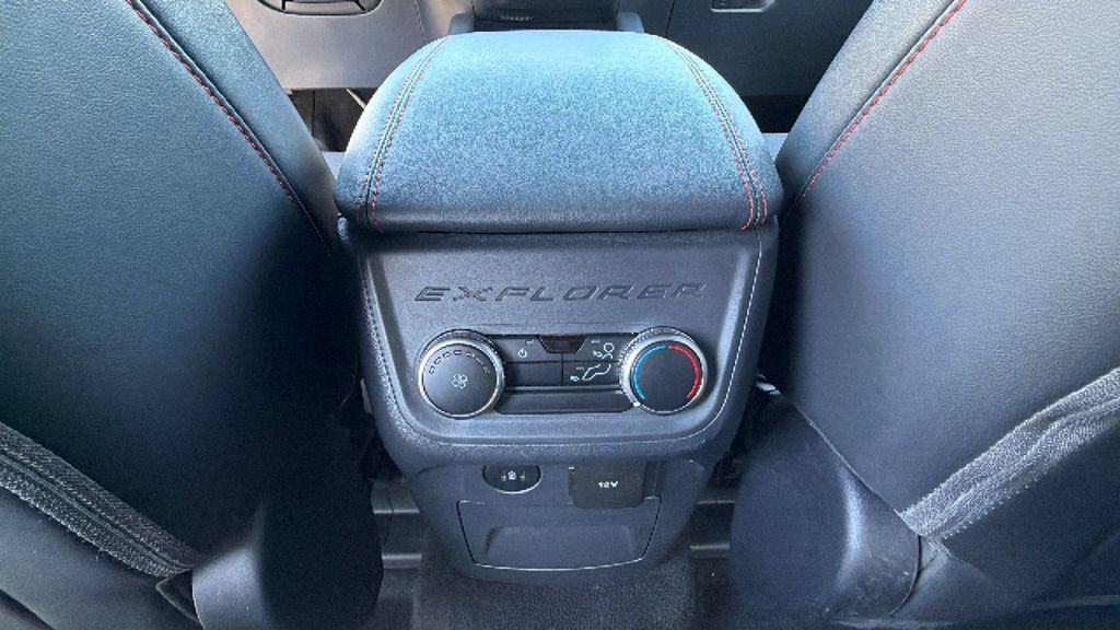 Used 2025 Ford Explorer ST-Line AWD/4WD image 25