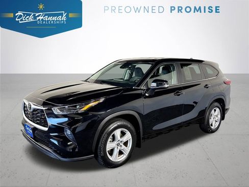 Used 2023 Toyota Highlander LE image 1